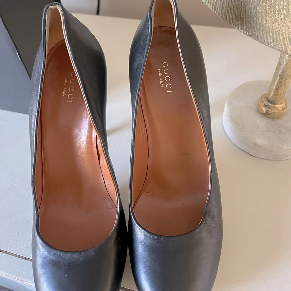 Authentic Gucci Black Leather Heels. Size 39. Excellent Condition. Very Comf. - Picture 6 of 8